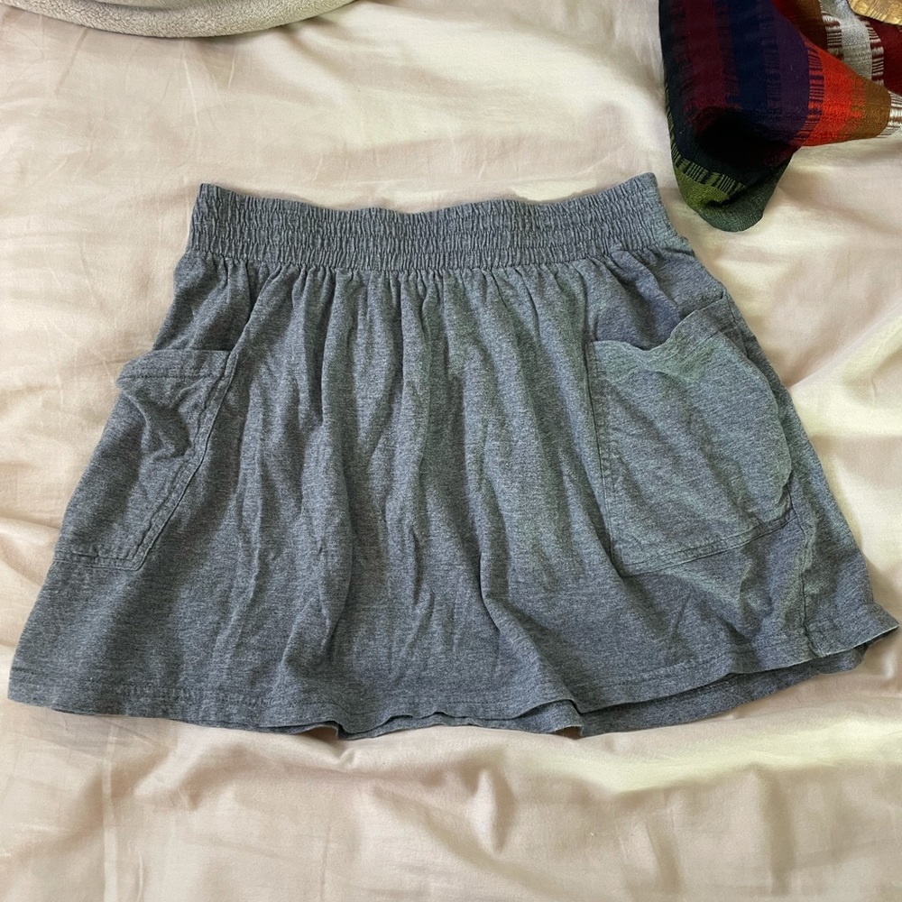 High waisted gray skirt
